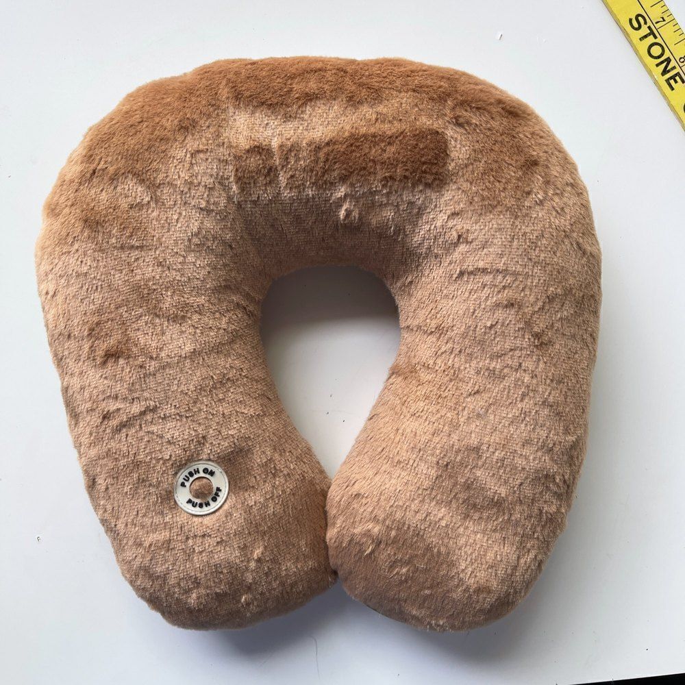 Conair Massaging Neck Travel Pillow, Gold‎